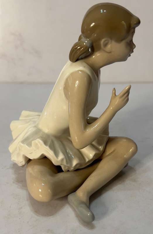 Vintage Spanish 1980s Lladro Nao Attentive Ballerina