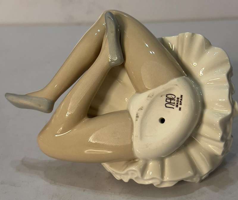 Vintage Spanish 1980s Lladro Nao Attentive Ballerina