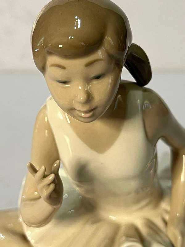 Vintage Spanish 1980s Lladro Nao Attentive Ballerina