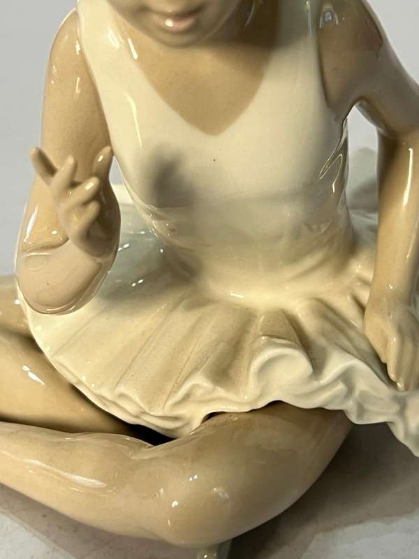 Vintage Spanish 1980s Lladro Nao Attentive Ballerina