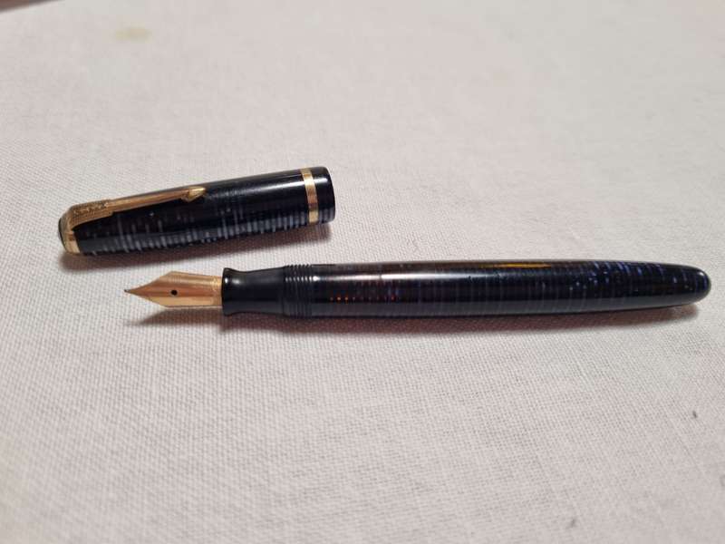 Vintage Parker Vacumatic fountain pen Blue