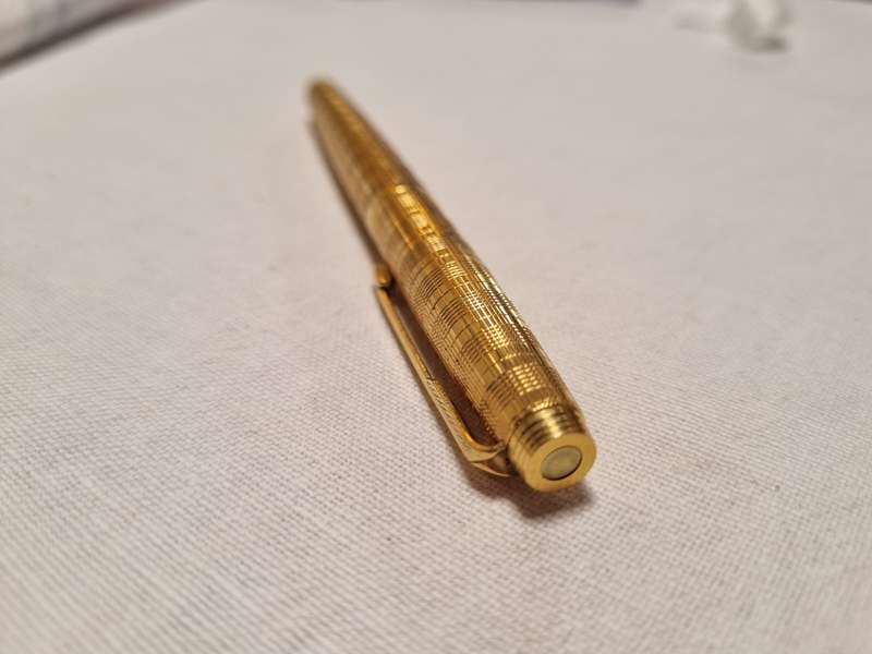 Parker 75 Ciselé Fountain Pen in a gold grid pattern,