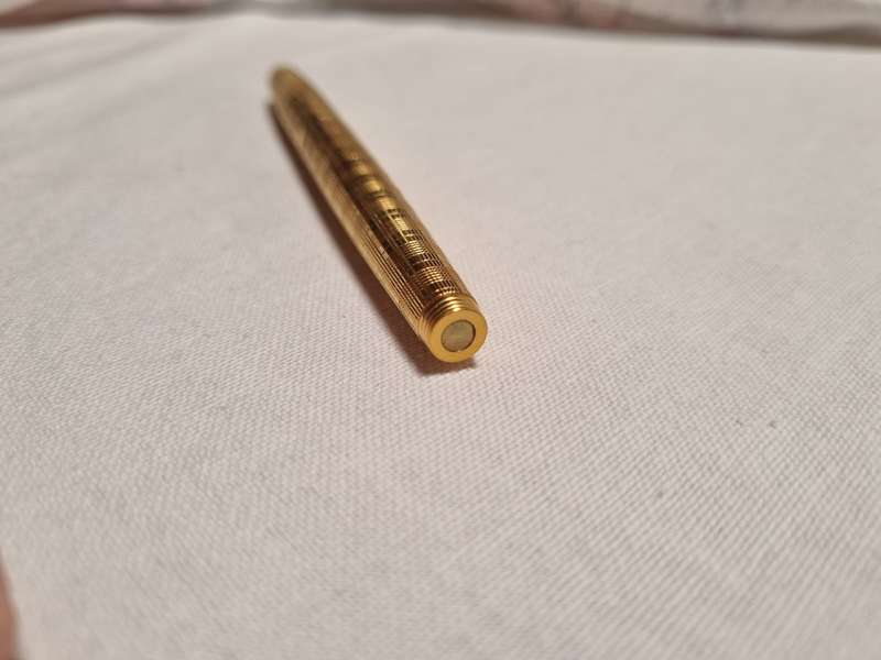 Parker 75 Ciselé Fountain Pen in a gold grid pattern,