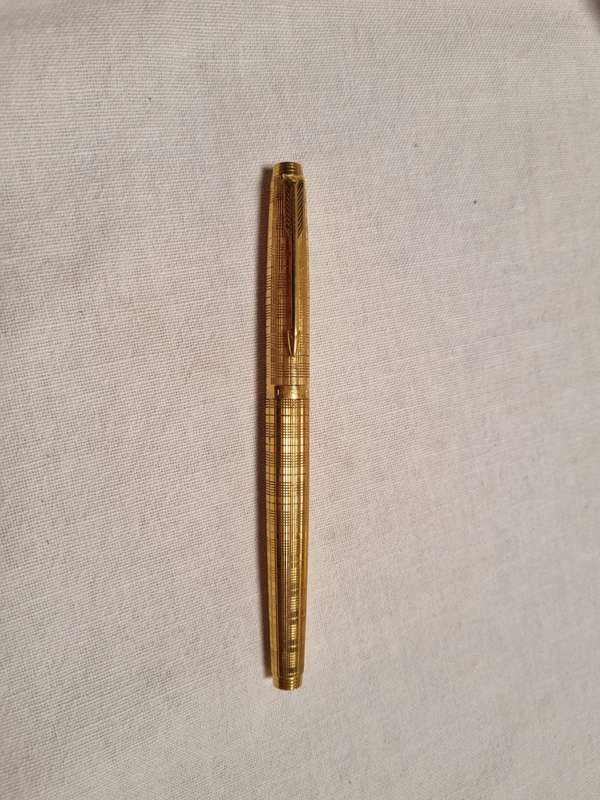 Parker 75 Ciselé Fountain Pen in a gold grid pattern,