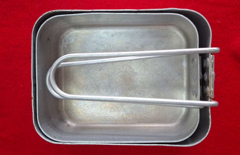 RHODESIAN ARMY - SET OF 2 MESS TINS       (8742)