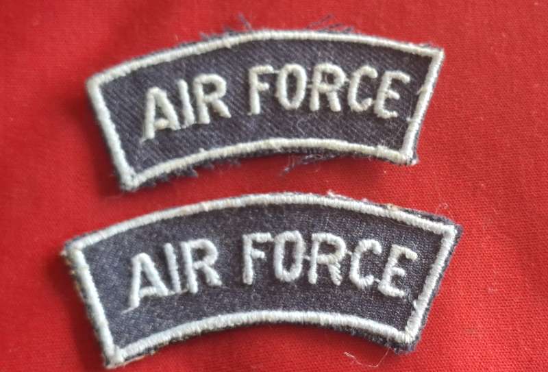 RHODESIAN AIR FORCE - PAIR OF SHOULDER TITLES - SERVICE DRESS    (8839)