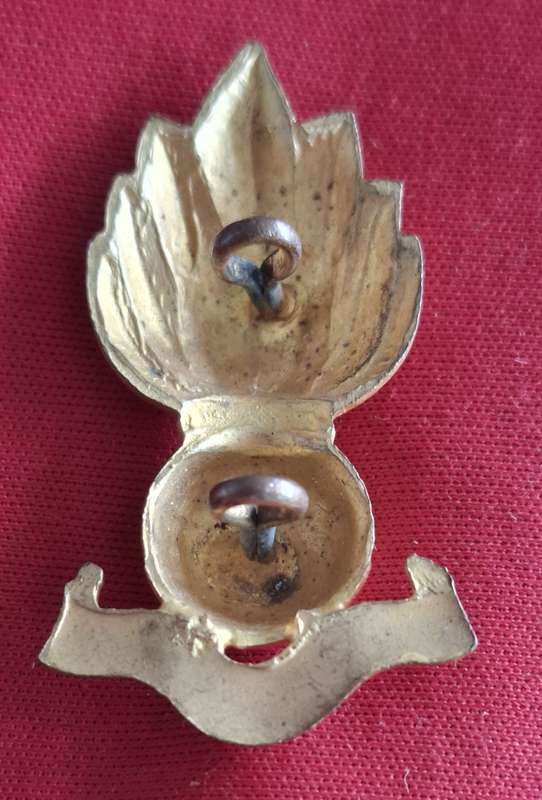 SOUTHERN RHODESIA ENGINEERS - OFFICERS FROSTED GILT COLLAR / BERET BADGE - HEIGHT 47mm -SCARCE(8909)