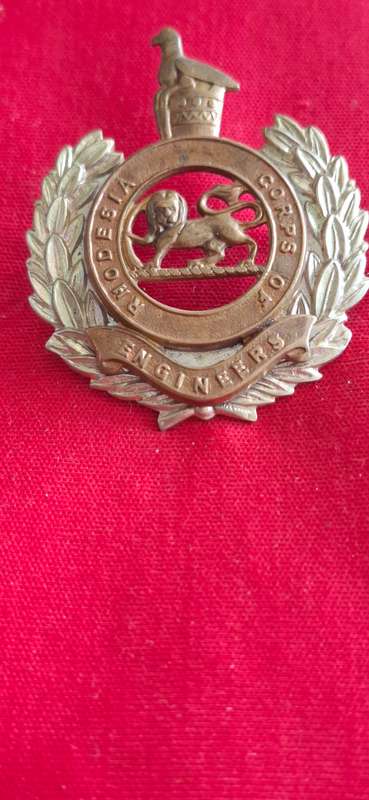 RHODESIA ENGINEERS BIMETAL CAP BADGE - UNCOMMON  1965-67            (8904)