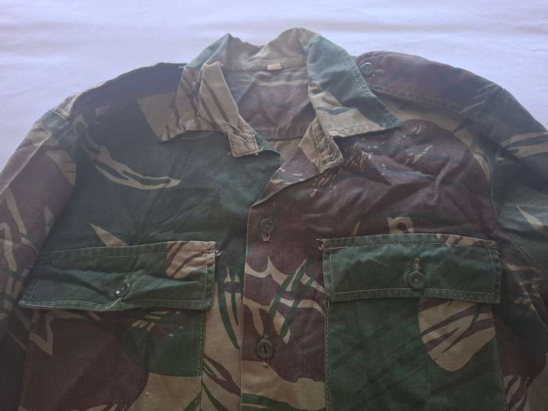 RHODESIAN ARMY CAMMO LONG SLEEVE SHIRT - SIZE M - MEASUREMENTS BELOW    (8859)