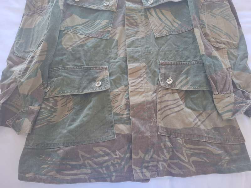 RHODESIAN ARMY CAMMO JACKET- SIZE M - MEASUREMENTS / DETAILS BELOW - INSCRIBED   (8857)