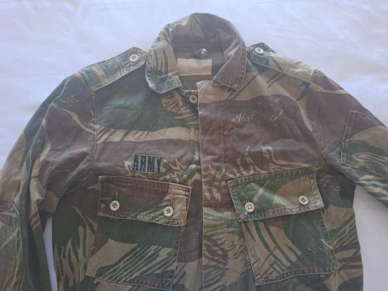 RHODESIAN ARMY CAMMO JACKET- SIZE M - MEASUREMENTS / DETAILS BELOW - INSCRIBED   (8857)