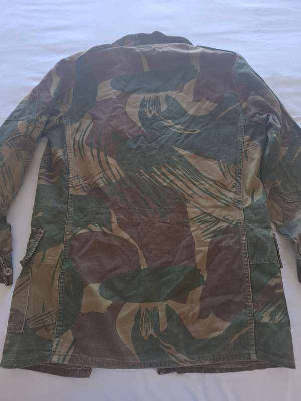 RHODESIAN ARMY CAMMO JACKET- SIZE M - MEASUREMENTS / DETAILS BELOW - INSCRIBED   (8857)