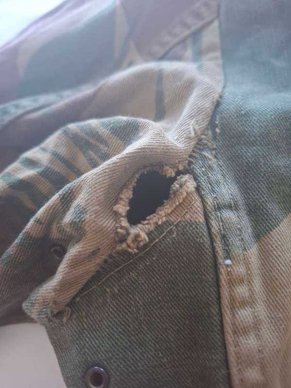 RHODESIAN ARMY CAMMO JACKET- SIZE M - MEASUREMENTS / DETAILS BELOW - INSCRIBED   (8857)