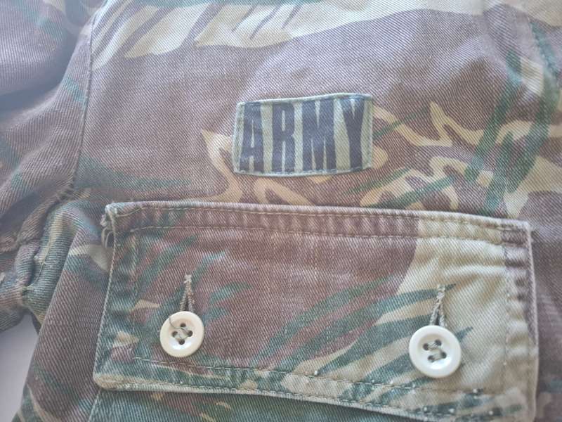 RHODESIAN ARMY CAMMO JACKET- SIZE M - MEASUREMENTS / DETAILS BELOW - INSCRIBED   (8857)