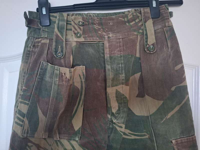 RHODESIAN ARMY - CAMMO TROUSERS - 2 BUTTONS MISSING - SMALL - SEE SIZES BELOW   (107)