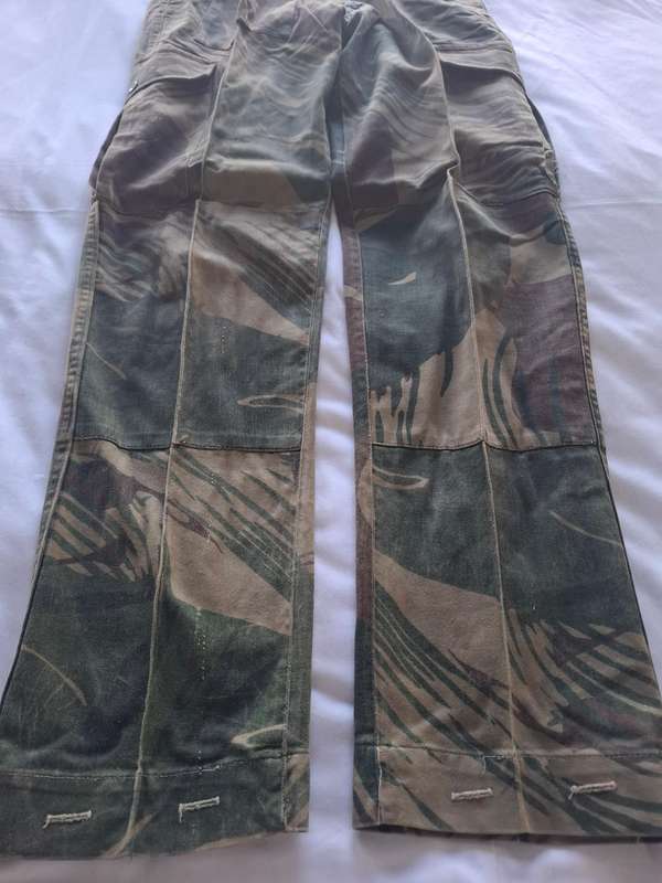 RHODESIAN ARMY - CAMMO TROUSERS - 2 BUTTONS MISSING - SMALL - SEE SIZES BELOW   (107)