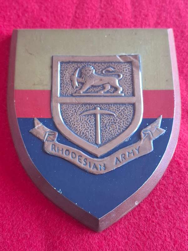RHODESIAN ARMY EARLY PLAQUE    (129)