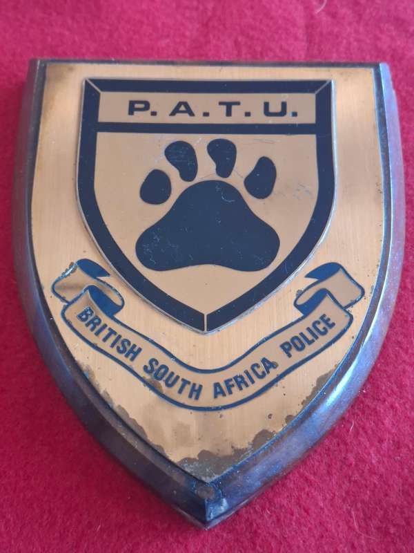 RHODESIA BSAP PATU PLAQUE     -  MINOR TARNISH ON EDGE             (127)