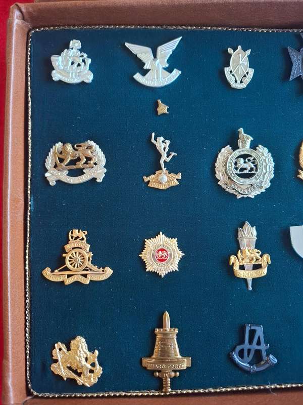 RHODESIAN ARMED FORCES - REUTELER BADGE SET - ALL ORIGINAL - GOOD CONDITION     (130)