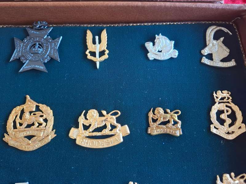 RHODESIAN ARMED FORCES - REUTELER BADGE SET - ALL ORIGINAL - GOOD CONDITION     (130)