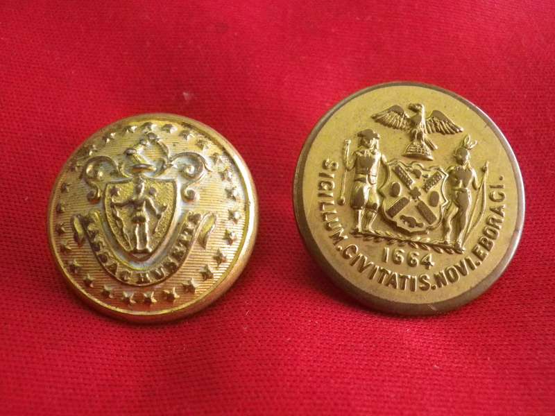 USA - 2 EARLY TUNIC BUTTONS - NEW YORK CITY & MASSACHUSETTS -  OD'S 26mm & 23mm    (176)