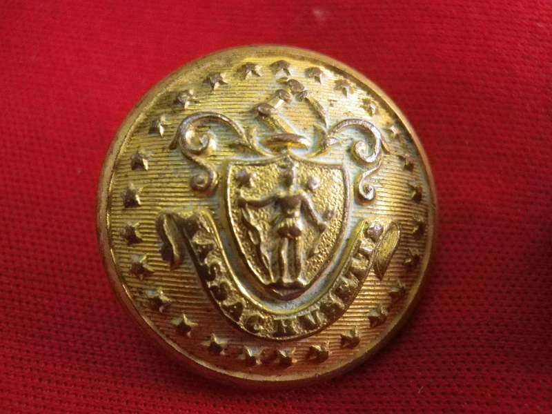 USA - 2 EARLY TUNIC BUTTONS - NEW YORK CITY & MASSACHUSETTS -  OD'S 26mm & 23mm    (176)