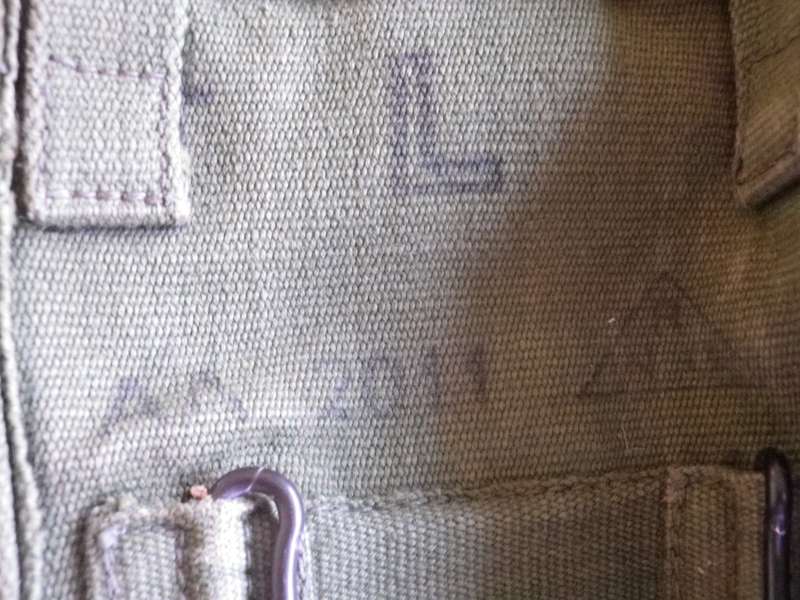 RHODESIA & NYASALAND ARMY - L & R P44 AMMO POUCHES - MADE ME Co 1955/6 - NOTE RNG STAMP  (8969)