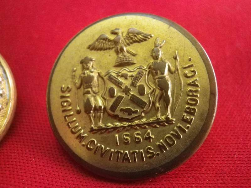 USA - 2 EARLY TUNIC BUTTONS - NEW YORK CITY & MASSACHUSETTS -  OD'S 26mm & 23mm    (176)