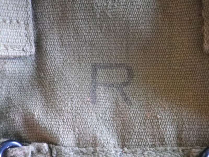 RHODESIA & NYASALAND ARMY - L & R P44 AMMO POUCHES - MADE ME Co 1955/6 - NOTE RNG STAMP  (8969)
