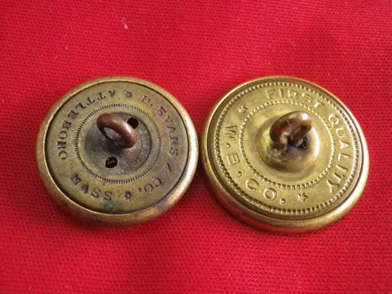 USA - 2 EARLY TUNIC BUTTONS - NEW YORK CITY & MASSACHUSETTS -  OD'S 26mm & 23mm    (176)