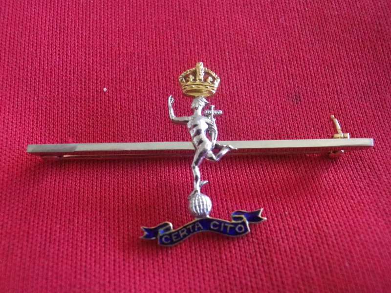 BRITISH ARMY ROYAL SIGNALS CORPS. SWEETHEART BROOCH / TIE PIN            -  (123)