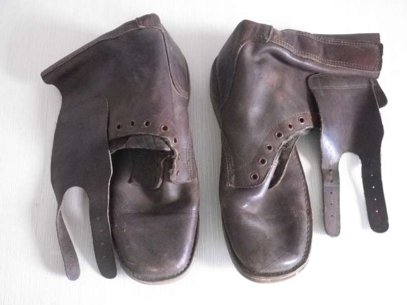 RHODESIAN ARMY ISSUED BROWN LEATHER COMBAT BOOTS - GOOD CONDITION - STAMPED  - SIZE 10   - (8921)