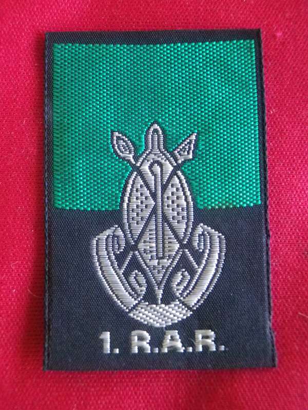 RHODESIAN AFRICAN RIFLES - 1 BN  SILK EMBROIDERED BADGE FOR COMBAT CAP - HAS MOUNTING RESIDUE (8686)
