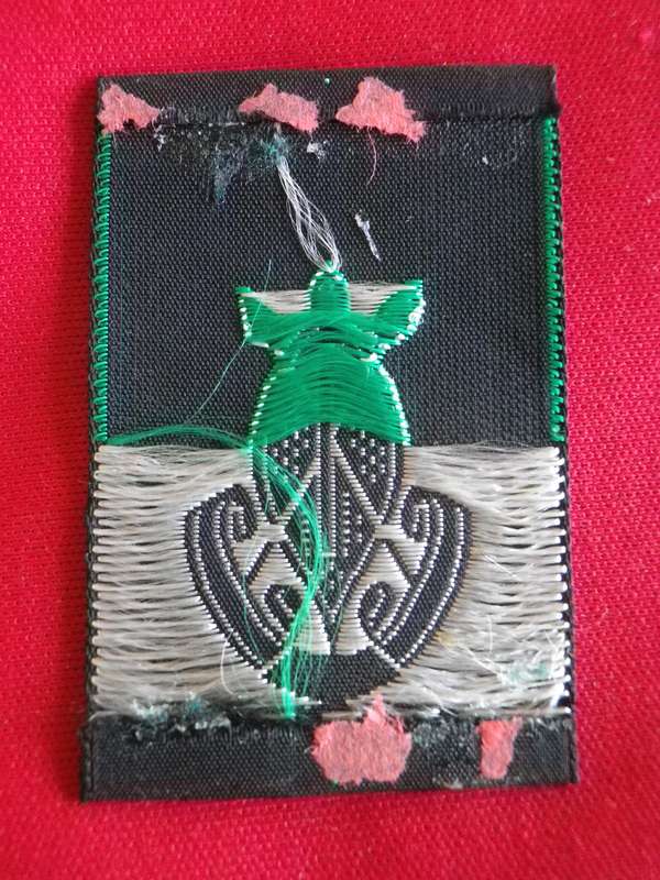 RHODESIAN AFRICAN RIFLES - 1 BN  SILK EMBROIDERED BADGE FOR COMBAT CAP - HAS MOUNTING RESIDUE (8686)