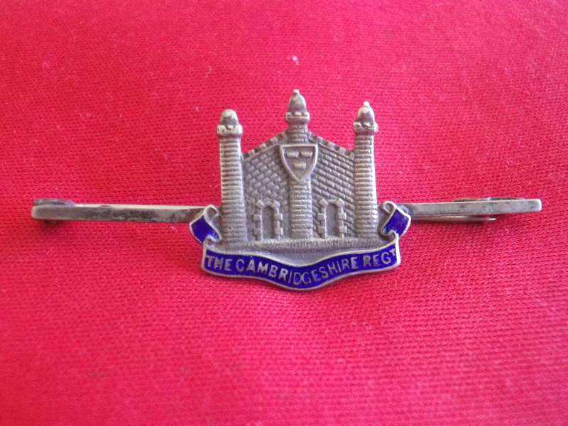 BRITISH ARMY - THE CAMBRIDGESHIRE REGT. TIE PIN / SWEETHEART BROOCH   (100)