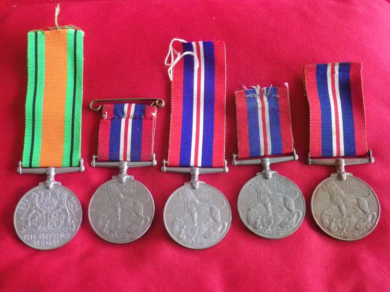 GB / SA - WW2 LOT  - 4 X WAR MEDALS + 1 X DEFENCE MEDAL - ALL UN-NAMED           (8651)