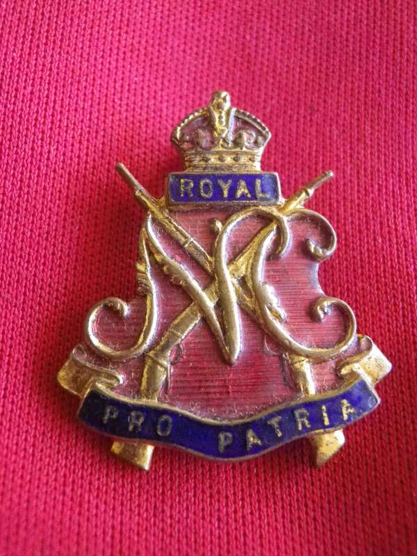 SA - ROYAL NATAL CARBINEERS BRASS + ENAMEL SWEETHEART BROOCH - MADE STRATTON'S ENGLAND (127)