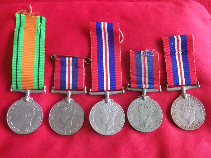 GB / SA - WW2 LOT  - 4 X WAR MEDALS + 1 X DEFENCE MEDAL - ALL UN-NAMED           (8651)