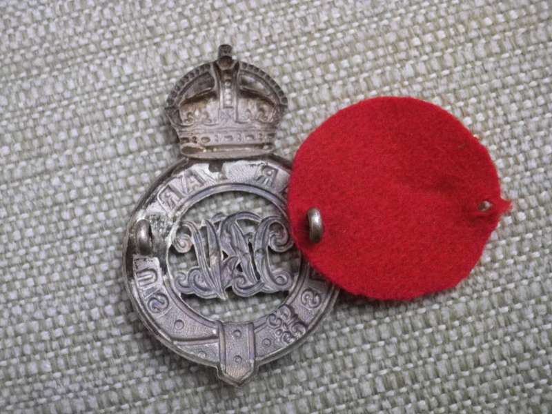 BRITISH ARMY / SOUTH AFRICA - QUEENSTOWN RIFLE VOLUNTEERS WM HEADDRESS BADGE 1902-1913 (8640)