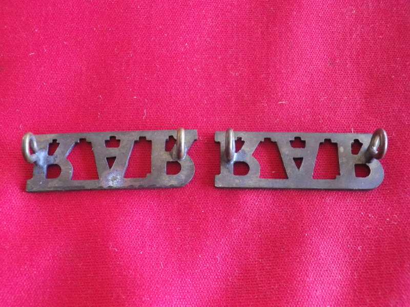 RHODESIAN AFRICAN RIFLES - PAIR OF BLACKENED BRASS SHOULDER TITLES    (8683)