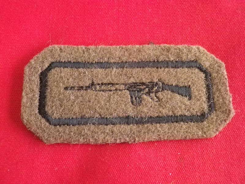 SADF - MARKSMAN (SMALL ARMS) PROFICIENCY BREAST BADGE    (8645)