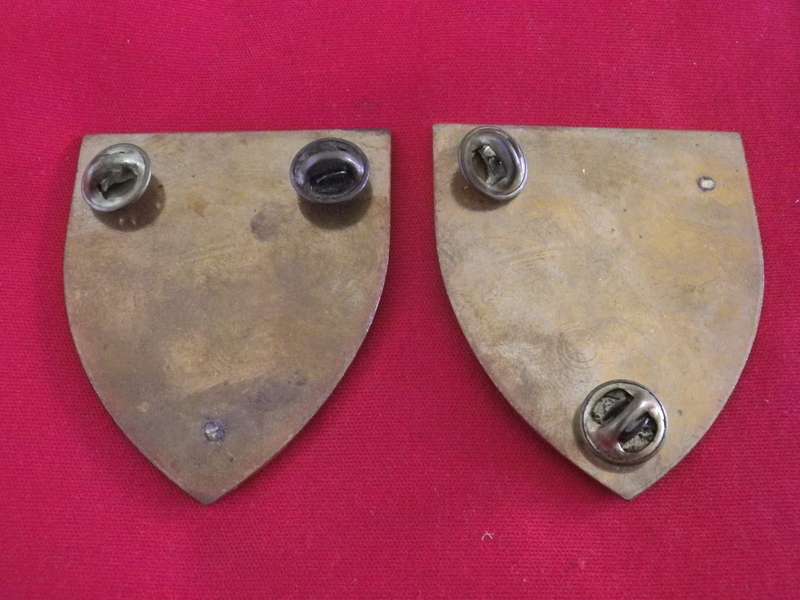 SADF - 44 PARA  FACING PAIR FLASHES - 2 PIN MISSING        (8871)