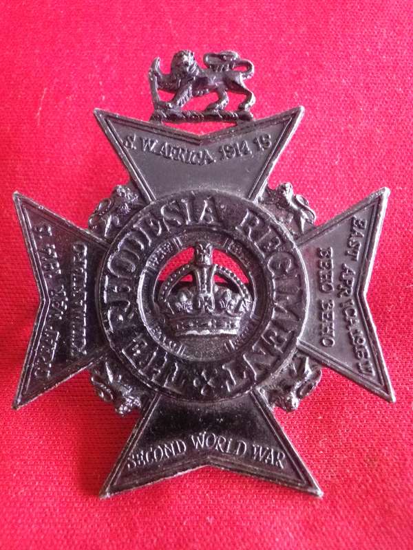 RHODESIA REGT. BLACK ANODISED BERET BADGE                 (8660)