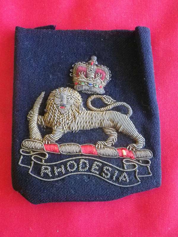 RHODESIAN STAFF CORPS -  EARLY QC BULLION BLAZER BADGE             (8732)