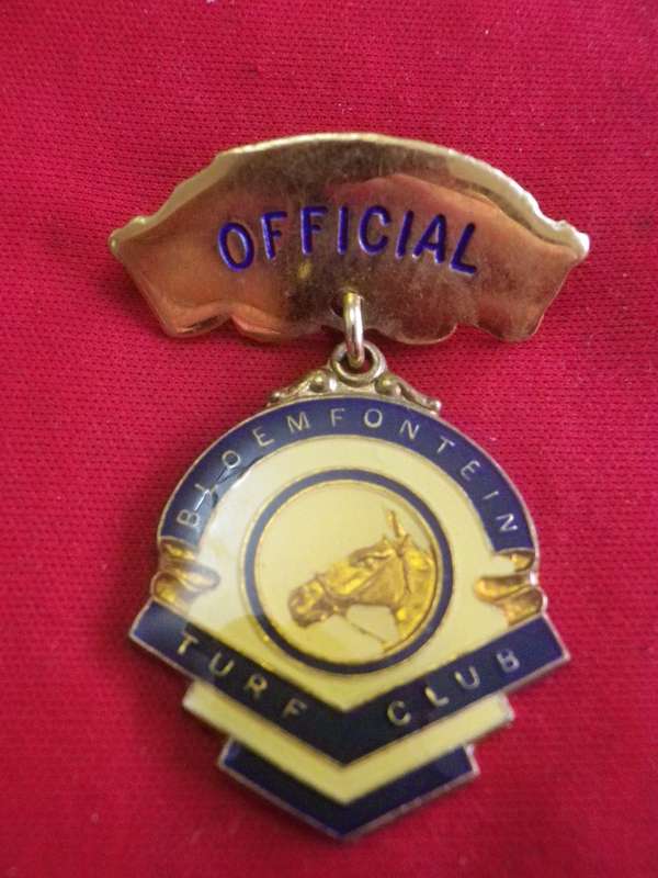 TURF CLUB BADGE -  BLOEMFONTEIN TURF CLUB (SA)  OFFICIALS BADGE        (14)