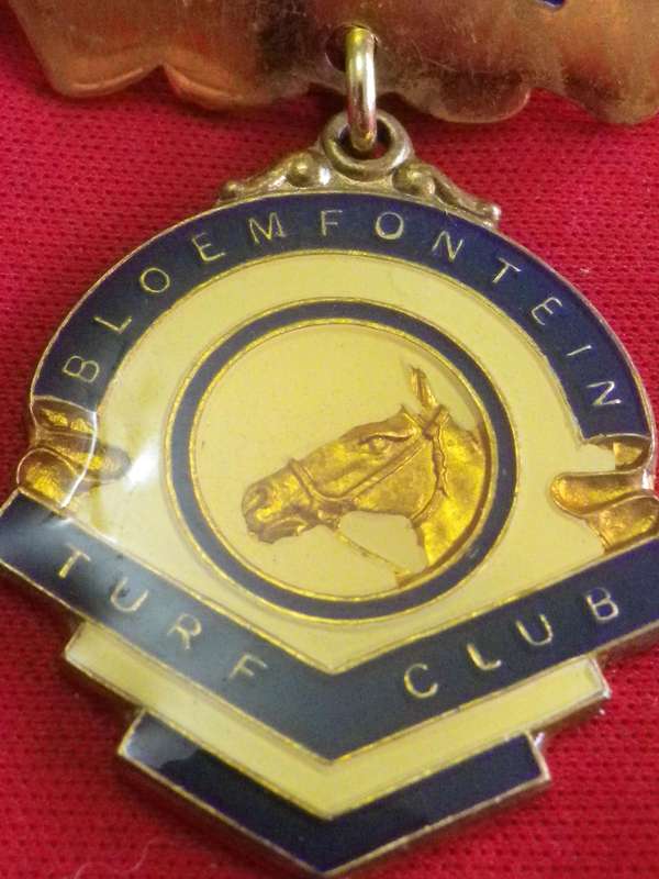 TURF CLUB BADGE -  BLOEMFONTEIN TURF CLUB (SA)  OFFICIALS BADGE        (14)