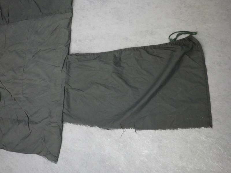 RHODESIAN ARMY SLEEPING BAG - ZIP NOT WORKING, AND MINOR HOLES - BUT GOOD DISPLAY ITEM (8964)