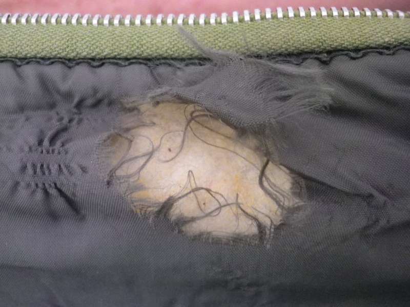 RHODESIAN ARMY SLEEPING BAG - ZIP NOT WORKING, AND MINOR HOLES - BUT GOOD DISPLAY ITEM (8964)