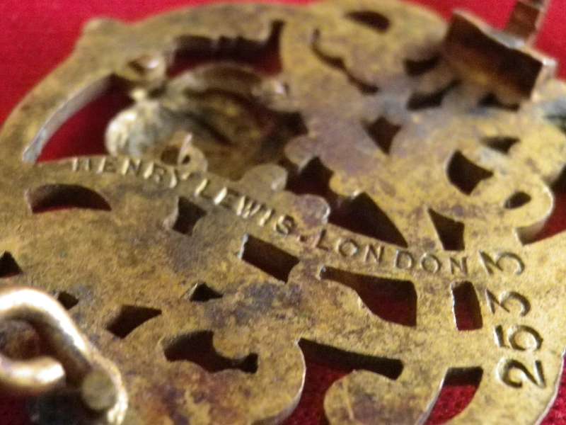 1890 SANDOWN PARK RACECOURSE LADIES BADGE.  No. 2533 (dating it to 1888/89) MADE HENRY LEWIS LONDON