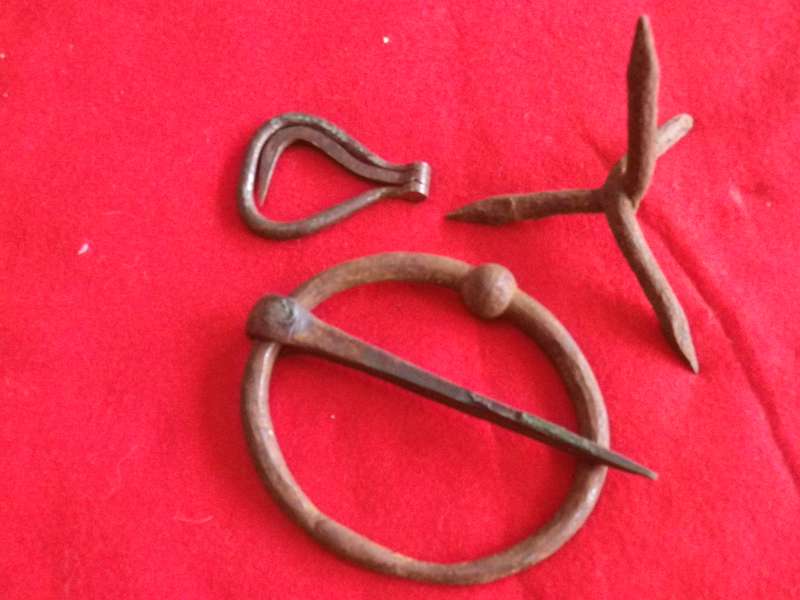 BRITISH ARMY ? BOER WAR PERIOD HORSE PARAPHENALIA - HOOF PICK, CALSTROP, TETHER RING?  (8625)